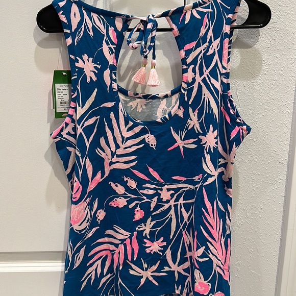 NWT Lilly Pulitzer Tank top. Size Medium. Wrinkled from moving. Smoke free - Picture 4 of 4